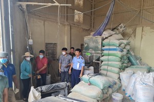 Lực lượng chức năng kiểm tra tại hiện trường