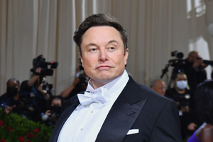 Elon Musk lại thu hút sự chú ý với dòng tweet muốn mua Manchester United