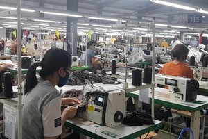 Nhiều doanh nghiệp trong cơn khát vốn do ngân hàng cạn room tín dụng. (Ảnh: Vietnam+)