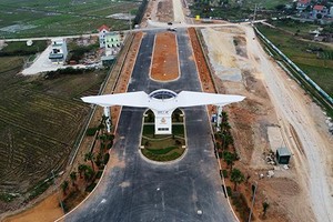 Tuyến đường được đầu tư xây dựng từ nút giao Đầm Nhà Mạc đến Khu công nghiệp Bắc Tiền Phong. Trong ảnh là cổng vào Khu công nghiệp Bắc Tiền Phong.