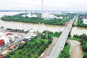 CIEM đã tính toán, cứ 1% tăng trưởng của 4 vùng kinh tế trọng điểm sẽ làm GDP của toàn bộ nền kinh tế tăng 0,61% . Trong ảnh: Khu công nghiệp Hiệp Phước 1&2. Ảnh: Lê Toàn