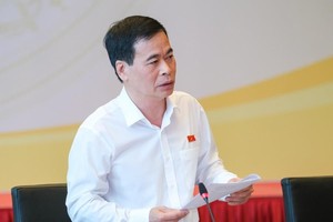 Phó chủ nhiệm Uỷ ban Tư pháp Nguyễn Mạnh Cường báo cáo tại phiên họp