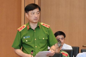 Thứ trưởng Bộ Công an,Nguyễn Duy Ngọc báo cáo tại cuộc họp. (Ảnh: LH).