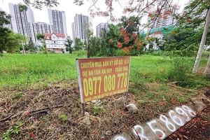 Nhiều nền đất đã có biên bản giao cho khách từ hơn 10 năm trước, nhưng đến nay, Công ty Tân An Huy vẫn chưa cho xây nhà, mà còn đòi thêm những khoản tiền hết sức phi lý