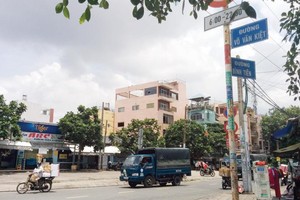 Vị trí sẽ nối cầu Bình Tiên tại khu vực quận 6. Ảnh: Lê Toàn