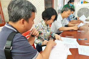 Nếu đưa tất cả thành viên gia đình vào sổ đỏ thì sẽ rất phức tạp khi thực hiện giao dịch mua bán, sang nhượng. Ảnh: Lê Toàn