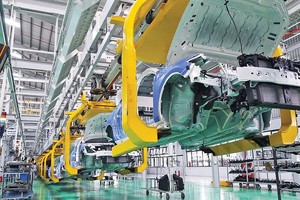 Dây chuyền lắp ráp ô tô Mazda tại Việt Nam.