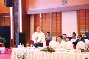 Bộ trưởng Bộ Tài nguyên và Môi trường Trần Hồng Hà phát biểu tại phiên thẩm tra.