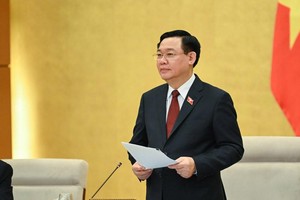 Chủ tịch Quốc hội Vương Đình Huệ phát biểu khai mạc phiên họp.