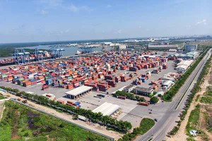 Để đầu tư một trung tâm logistics cần số vốn rất lớn, trong khi quy trình qua nhiều bước nên doanh nghiệp không mặn mà tham gia