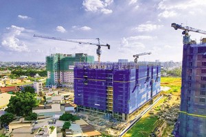 Thị trường trầm lắng, nhiều dự án phải tạm dừng xây dựng vì thiếu vốn. Ảnh: Lê Toàn