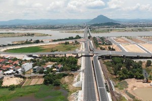 KKT Nam Phú Yên có diện tích 20.730 ha, giảm 250 ha so với trước đây do cập nhật lại ranh giới tuyến đường bộ cao tốc Bắc - Nam theo báo cáo nghiên cứu khả thi đã được Bộ Giao thông Vận tải thỏa thuận với địa phương.