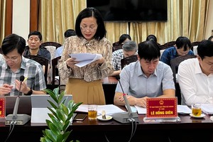 Lãnh đạo các Sở, ban, ngành tham dự và báo cáo nội dung liên quan tại kỳ họp