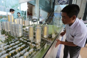 Khó khăn đang bủa vây doanh nghiệp địa ốc. Ảnh: Dũng Minh