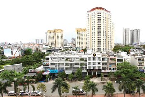 Giá nhà phố khó giảm sâu. Ảnh: Lê Toàn