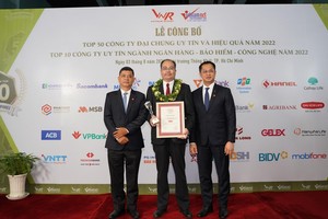 Ông Seigo Fujimaru – Phó tổng giám đốc điều hành kiêm Phó tổng giám đốc Hành chính Tổng hợp Dai-ichi Life Việt Nam nhận giải “Top 2 Công ty bảo hiểm nhân thọ uy tín năm 2022”