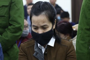 Nguyễn Thị Hà Thành bị cáo buộc lừa đảo chiếm đoạt tài sản của một số cá nhân và 3 ngân hàng, lên tới hơn 433 tỷ đồng.