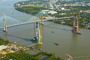 Ngày cuối năm trên công trường xây dựng cầu Mỹ Thuận 2