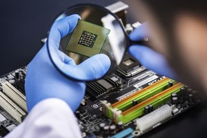 Chip của Trung Quốc sụt giảm, sản lượng công nghệ phủ bóng đen lên GDP