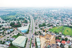 Đường Vành đai 3 TP.HCM nút giao Bình Dương - Tân Vạn. Ảnh: Lê Toàn