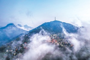 Thị trấn mờ sương