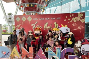 Thành phố Đà Nẵng đón những hành khách quốc tế đến xông đất đầu năm 2023.