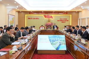 Quang cảnh buổi làm việc về đẩy nhanh tiến độ chuẩn bị đầu tư Dự án PPP đầu tư xây dựng cao tốc Tân Phú - Bảo Lộc.