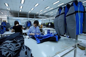 Nhập khẩu nguyên phụ liệu phục vụ cho ngành dệt may da giày từ Trung Quốc giảm 36,6% so với cùng kỳ năm trước.