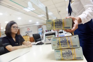 Hiện không dễ tiếp cận tín dụng ngân hàng. Ảnh: Dũng Minh