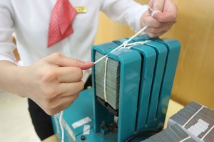 Tín dụng bất động sản đang bị siết chặt. Ảnh: Dũng Minh
