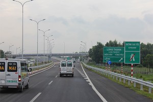 Quy hoạch thời kỳ 2021-2030, tầm nhìn đến năm 2050, Đồng Nai tiếp tục đầu tư hạ tầng liên kết vùng. Trong ảnh là tuyến cao tốc TP.HCM - Long Thành- Dầu Giây. Ảnh: Anh Quân