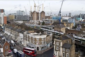 Một công trường xây dựng tại London, Anh. Ảnh: AFP/ TTXVN