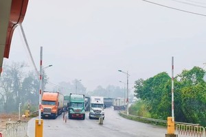 Một đoạn đường bộ dẫn lên cửa khẩu Côc Nam.