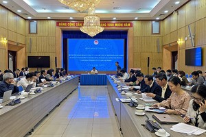 Bộ trưởng Bộ Kế hoạch và Đầu tư làm việc với các hiệp hội doanh nghiệp về việc rà soát, cắt giảm thủ tục hành chính, tháo gỡ các vướng mắc pháp lý làm giảm cơ hội đầu tư của doanh nghiệp