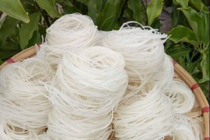 Phở, bún của Việt Nam bị EC theo dõi dư lượng thuốc trừ sâu.