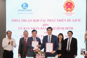 Ký kết hợp tác phát triển du lịch giữa UBND tỉnh Bình Định và Hanoitourist.