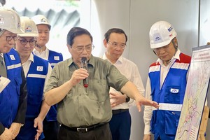 Đoàn công tác của Chính phủ do Thủ tướng dẫn đầu đã có buổi khảo sát, đi thử nghiệm đoàn tàu metro số 1 Bến Thành - Suối Tiên từ ga Rạch Chiếc đến ga Bến xe Suối Tiên vào chiều 15/4. Ảnh: Lê Toàn