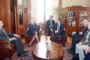 Chủ tịch Quốc hội Vương Đình Huệ hội đàm với Chủ tịch Thượng viện Beatriz Argimon. (Ảnh: Doãn Tấn).