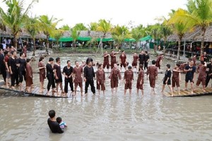 Làng du lịch Ông Đề (huyện Phong Điền, TP. Cần Thơ) là một trong những điểm tham quan thu hút du khách đến Cần Thơ