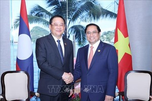 Thủ tướng Phạm Minh Chính gặp Thủ tướng Lào Sonexay Siphandone. Ảnh: Dương Giang/TTXVN
