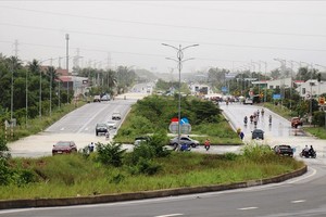 Một số đoạn trũng thấp trên đường Võ Nguyên Giáp, tỉnh Khánh Hòa hay xảy ra ngập nước khi có mưa lớn. Ảnh: P.L