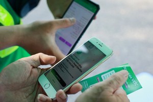 Doanh nghiệp tuần qua: Ông lớn không dừng làm ví điện tử; Hanoi Metro có lãi; Vicem xin hồi sinh tòa tháp bỏ hoang