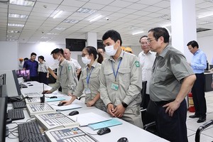 Thủ tướng Phạm Minh Chính và đoàn công tác của Chính phủ kiểm tra thực địa Dự án Nhà máy sản xuất đạm Ninh Bình,tháng 8/2022