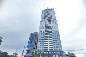 Sau gần 15 năm khởi công, Dự án True Friends Park - Blooming Tower DaNang chỉ mới hoàn thành 1 tòa tháp phía Đông.