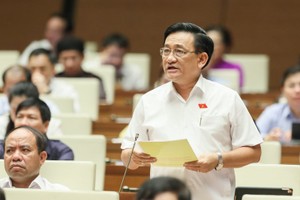 Đại biểu Trần Quốc Tuấn (Trà Vinh) phát biểu tại hội trường.