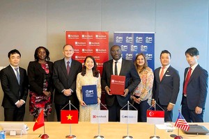 Tháng 2/2023, SeABank tiếp tục nhận được khoản đầu tư 100 triệu USD từ IFC. Ảnh: Lễ ký kết hợp đồng đầu tư, tổ chức ngày 27/2/2023 tại trụ sở IFC tại Singpapore.