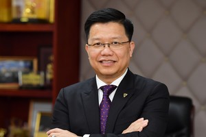 Ông Nguyễn Hưng, Tổng giám đốc TPBank với Đặc san Toàn cảnh Ngân hàng.