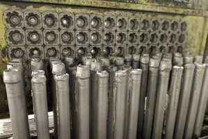 Một mẻ sản phẩm nhôm hỏng do mất điện đột ngột. Ảnh: Hội Nhôm thanh định hình Việt Nam 