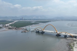 Cầu Cửa Lục 3 sử dụng vốn đầu tư công đã thi công đạt hơn 80% khối lượng các phần việc.