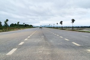 Cao tốc Cam Lộ - Lao Bảo sẽ chạy song song với Quốc lộ 9 hiện hữu. Ảnh: Ngọc Tân